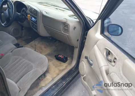 2001 Chevrolet S-10 Ls из США, поврежденный, VIN 1GCCS195318110989